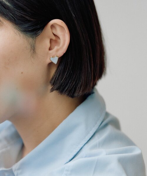 ear PAPILLONNER（イアパピヨネ）の「《金属アレルギー対応/ステンレス》フラットカラーハートピアス（ピアス（両耳用）・レディース・ブラック/ホワイト/グリーン・FREE）」の8枚目の写真