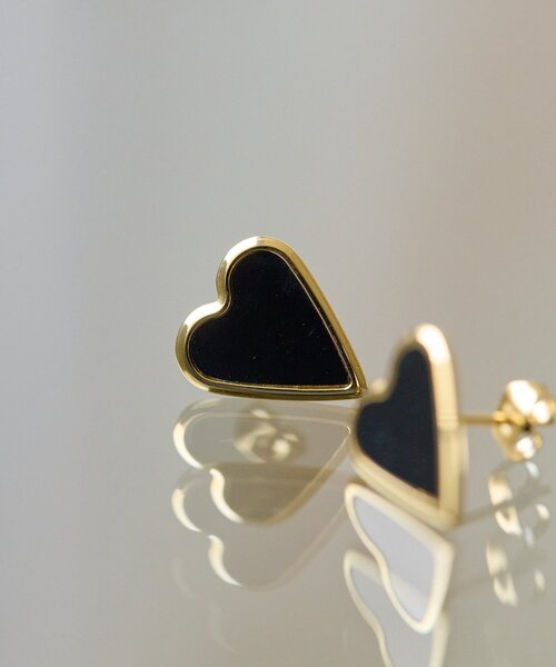 ear PAPILLONNER（イアパピヨネ）の「《金属アレルギー対応/ステンレス》フラットカラーハートピアス（ピアス（両耳用）・レディース・ブラック/ホワイト/グリーン・FREE）」の11枚目の写真