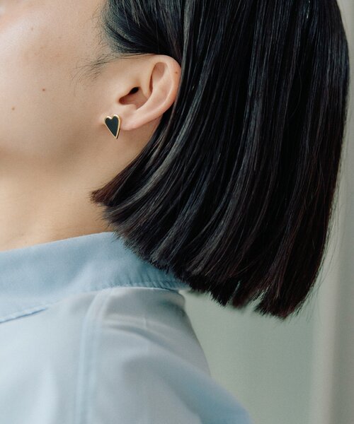 ear PAPILLONNER（イアパピヨネ）の「《金属アレルギー対応/ステンレス》フラットカラーハートピアス（ピアス（両耳用）・レディース・ブラック/ホワイト/グリーン・FREE）」の12枚目の写真