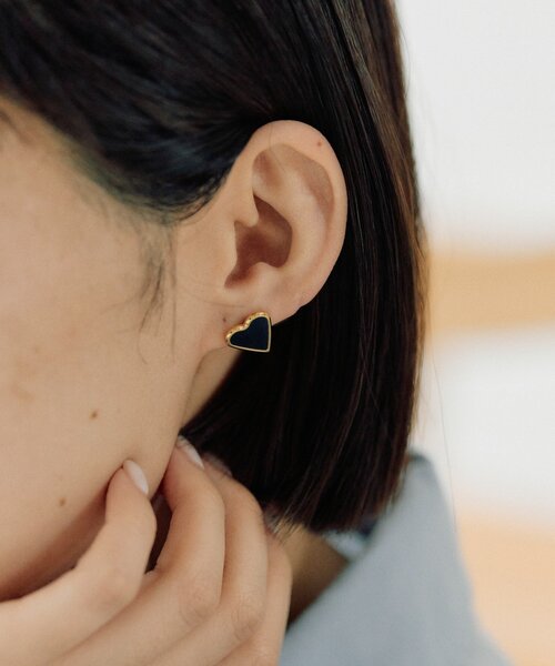 ear PAPILLONNER（イアパピヨネ）の「《金属アレルギー対応/ステンレス》フラットカラーハートピアス（ピアス（両耳用）・レディース・ブラック/ホワイト/グリーン・FREE）」の14枚目の写真