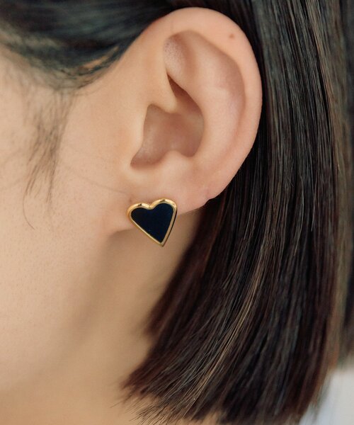 ear PAPILLONNER（イアパピヨネ）の「《金属アレルギー対応/ステンレス》フラットカラーハートピアス（ピアス（両耳用）・レディース・ブラック/ホワイト/グリーン・FREE）」の15枚目の写真