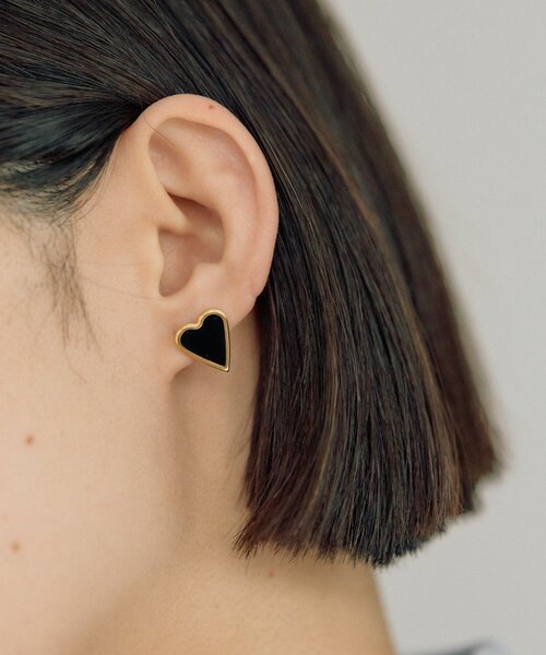 ear PAPILLONNER（イアパピヨネ）の「《金属アレルギー対応/ステンレス》フラットカラーハートピアス（ピアス（両耳用）・レディース・ブラック/ホワイト/グリーン・FREE）」の16枚目の写真