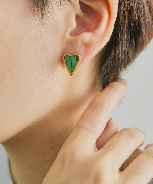 ear PAPILLONNER（イアパピヨネ）の「《金属アレルギー対応/ステンレス》フラットカラーハートピアス（ピアス（両耳用）・レディース・ブラック/ホワイト/グリーン・FREE）」の19枚目の写真