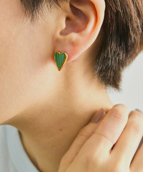ear PAPILLONNER（イアパピヨネ）の「《金属アレルギー対応/ステンレス》フラットカラーハートピアス（ピアス（両耳用）・レディース・ブラック/ホワイト/グリーン・FREE）」の20枚目の写真