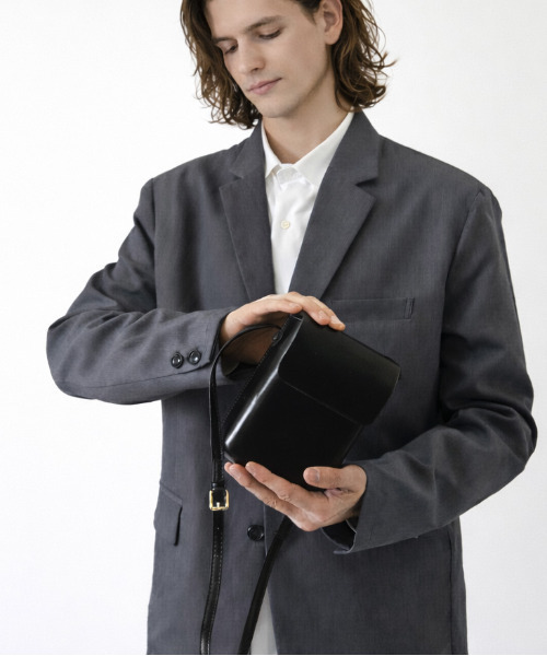 neos（ネオス）の「【neos】フェイクレザー ミニショルダーバッグ メンズ レディース ミニポーチ スマホポーチ コンパクト（ショルダーバッグ・メンズ・ブラック/ホワイト・FREE）」の9枚目の写真