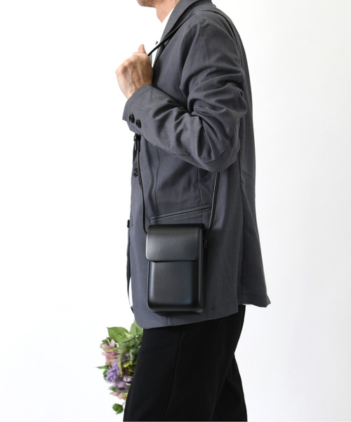 neos（ネオス）の「【neos】フェイクレザー ミニショルダーバッグ メンズ レディース ミニポーチ スマホポーチ コンパクト（ショルダーバッグ・メンズ・ブラック/ホワイト・FREE）」の7枚目の写真