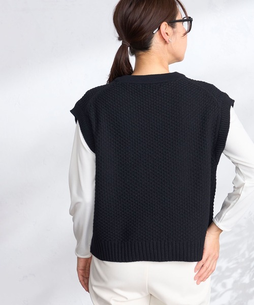 GALLORIA（ギャローリア）の「ポコポコ柄編みニットベスト（ベスト・レディース・ライトイエロー/オフホワイト/ネイビー・L/LL/M/S）」の9枚目の写真