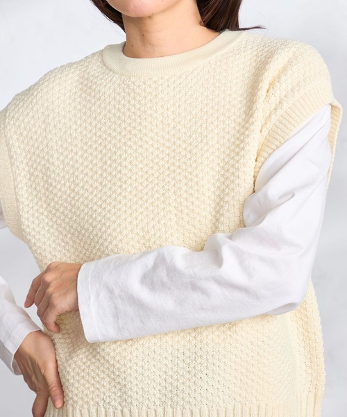 GALLORIA（ギャローリア）の「ポコポコ柄編みニットベスト（ベスト・レディース・ライトイエロー/オフホワイト/ネイビー・L/LL/M/S）」の4枚目の写真