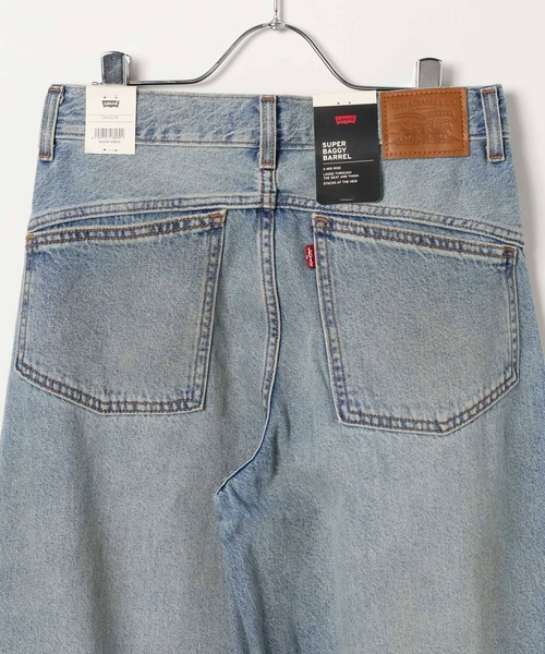 Levi's(リーバイス)の「【Levi's(R)(リーバイス(R))】バギーバレルデニム(デニムパンツ・レディース・インディゴブルー・MEDIUM/SMALL)」の6枚目の写真