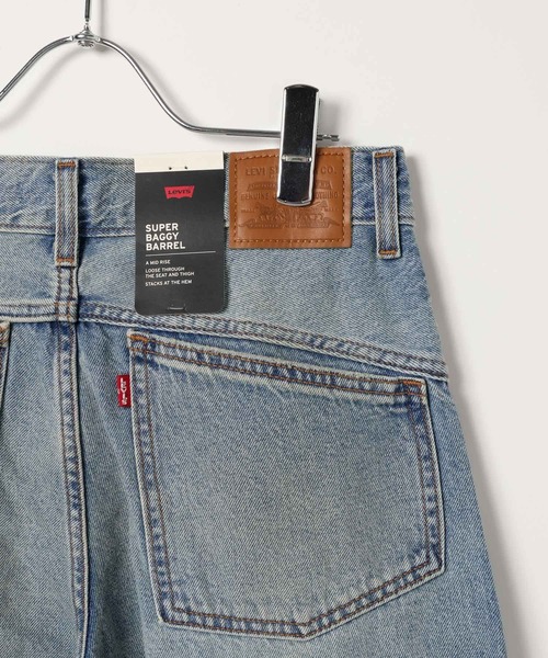 Levi's(リーバイス)の「【Levi's(R)(リーバイス(R))】バギーバレルデニム(デニムパンツ・レディース・インディゴブルー・MEDIUM/SMALL)」の7枚目の写真