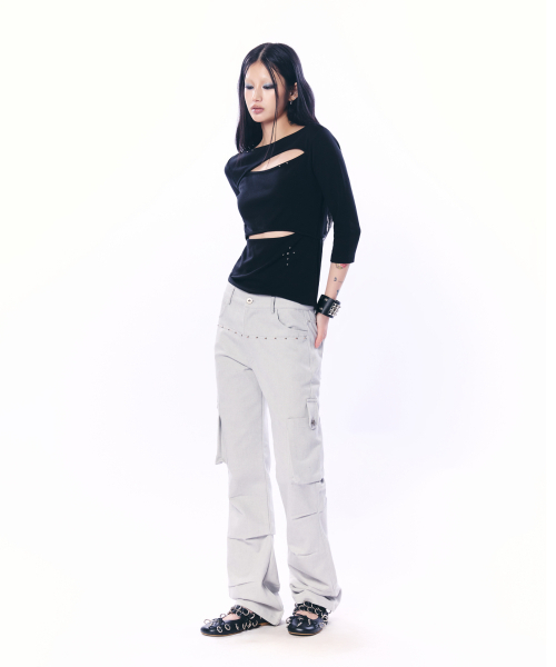 SETUP-EXE(セットアップイーエックスイー)の「BOOTCUT CARGO PANTS / LIGHT GRAY(その他パンツ・レディース・その他・SMALL/MEDIUM)」の3枚目の写真