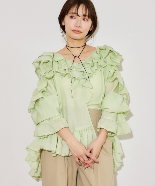 mysty woman（ミスティウーマン）の「ボリュームラッフルブラウス 665898（シャツ/ブラウス・レディース・ミント/オフホワイト/ブラック・FREE）」の3枚目の写真