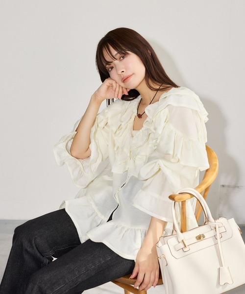 mysty woman（ミスティウーマン）の「ボリュームラッフルブラウス 665898（シャツ/ブラウス・レディース・ミント/オフホワイト/ブラック・FREE）」の6枚目の写真