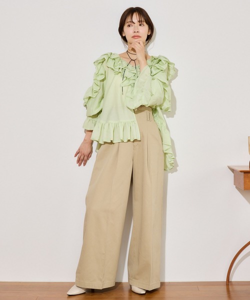 mysty woman（ミスティウーマン）の「ボリュームラッフルブラウス 665898（シャツ/ブラウス・レディース・ミント/オフホワイト/ブラック・FREE）」の10枚目の写真