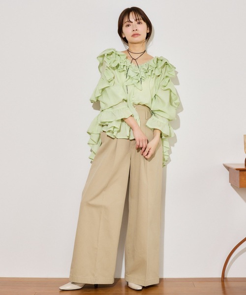 mysty woman（ミスティウーマン）の「ボリュームラッフルブラウス 665898（シャツ/ブラウス・レディース・ミント/オフホワイト/ブラック・FREE）」の11枚目の写真