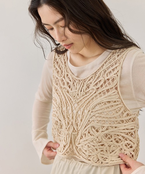 ADAM ET ROPE'（アダムエロペ）の「コードレースタンクジレ（ベスト・レディース・ブラック/キナリ・FREE）」の4枚目の写真