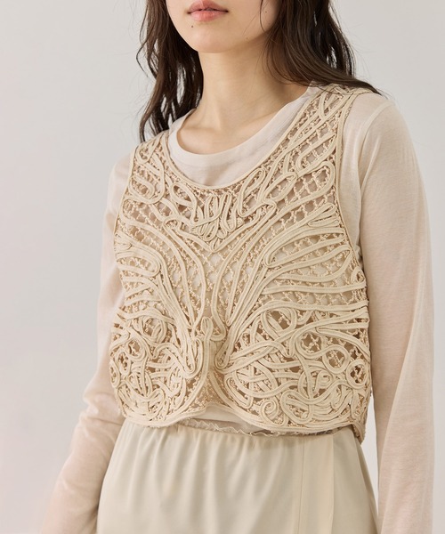 ADAM ET ROPE'（アダムエロペ）の「コードレースタンクジレ（ベスト・レディース・ブラック/キナリ・FREE）」の14枚目の写真