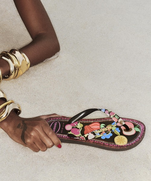 havaianas（ハワイアナス）の「TOP TROPICALIA VIBES II（サンダル・レディース・ホワイト/ブラック・22cm/23cm/24.5cm/25.5cm）」の2枚目の写真