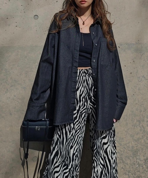 esutoreja（エストレジャ）の「デニムオーバーシャツ（シャツ/ブラウス・レディース・ブルー/ブラック・FREE）」の2枚目の写真