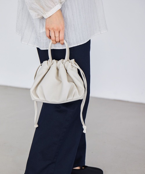 studio CLIP(スタディオクリップ)の「アソート巾着ミニショルダーバッグ(ショルダーバッグ・レディース・アイボリー/ブラック・FREE)」の2枚目の写真