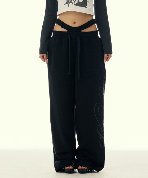 GILAARCHIVE（ギラアーカイブ）の「CUT-OUT DOUBLE WAIST SWEAT PANTS_BLACK（スウェットパンツ・レディース・その他・FREE）」の2枚目の写真