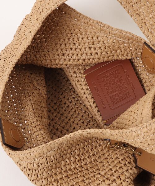 COACH（コーチ）の「ブルックリン ショルダー バッグ 28（かごバッグ）（かごバッグ・レディース・ベージュ系その他・ONE）」の2枚目の写真