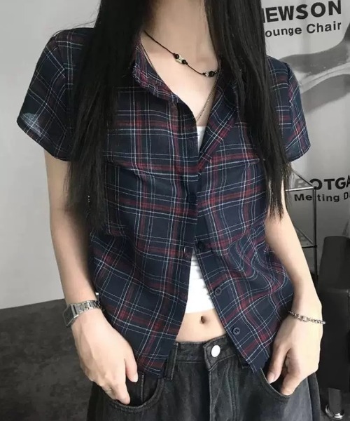 Alvia(アルビア)の「ギャザーチェックブラウス 半袖(シャツ/ブラウス・レディース・ネイビー・M)」の1枚目の写真