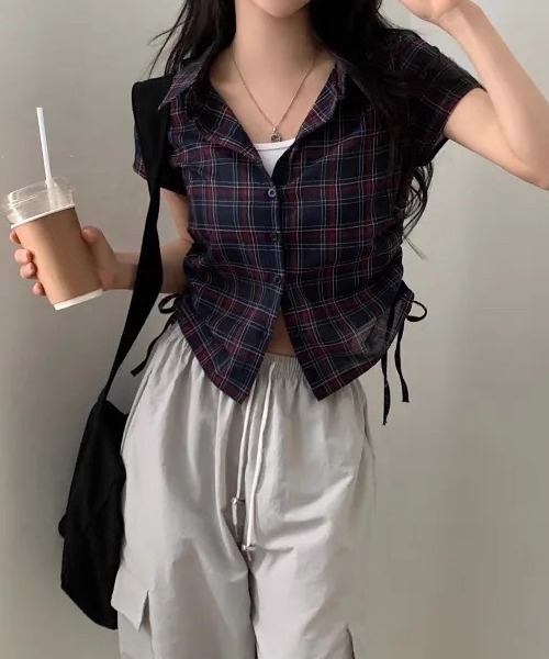 Alvia(アルビア)の「ギャザーチェックブラウス 半袖(シャツ/ブラウス・レディース・ネイビー・M)」の4枚目の写真
