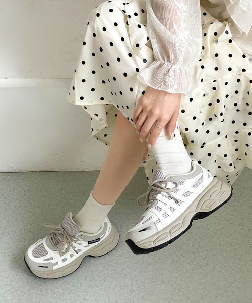 Shoes in Closet(シューズインクローゼット)の「軽量 厚底 バイカラー サイドラインデザイン スニーカー 577(スニーカー・レディース・ホワイト/ブラック・M/S/L/LL)」の10枚目の写真