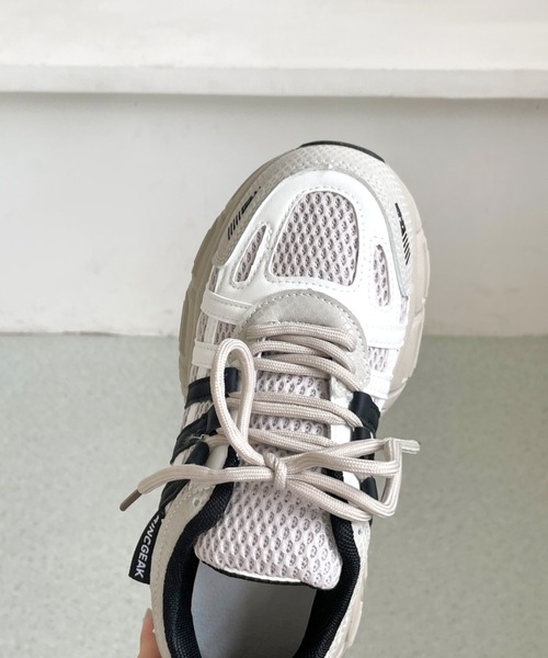 Shoes in Closet(シューズインクローゼット)の「軽量 厚底 バイカラー サイドラインデザイン スニーカー 577(スニーカー・レディース・ホワイト/ブラック・M/S/L/LL)」の14枚目の写真