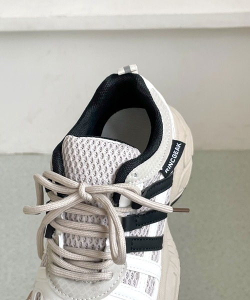 Shoes in Closet(シューズインクローゼット)の「軽量 厚底 バイカラー サイドラインデザイン スニーカー 577(スニーカー・レディース・ホワイト/ブラック・M/S/L/LL)」の13枚目の写真