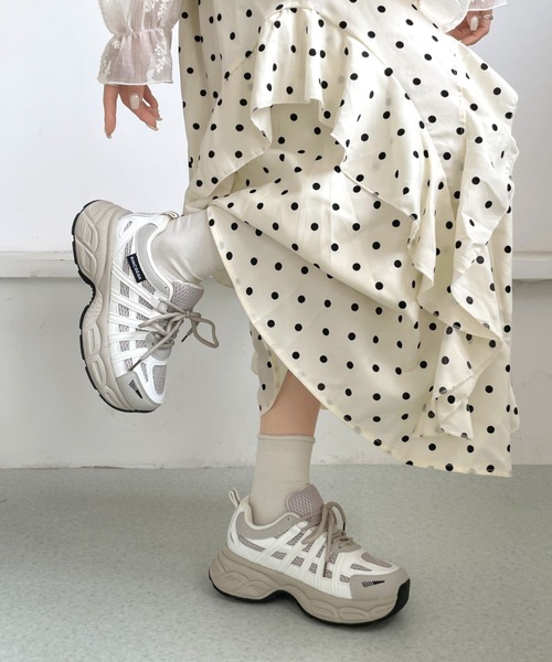 Shoes in Closet(シューズインクローゼット)の「軽量 厚底 バイカラー サイドラインデザイン スニーカー 577(スニーカー・レディース・ホワイト/ブラック・M/S/L/LL)」の9枚目の写真
