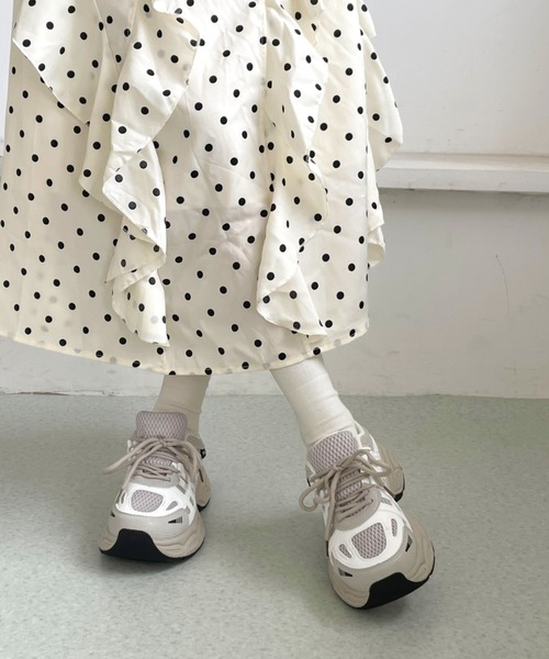 Shoes in Closet(シューズインクローゼット)の「軽量 厚底 バイカラー サイドラインデザイン スニーカー 577(スニーカー・レディース・ホワイト/ブラック・M/S/L/LL)」の6枚目の写真