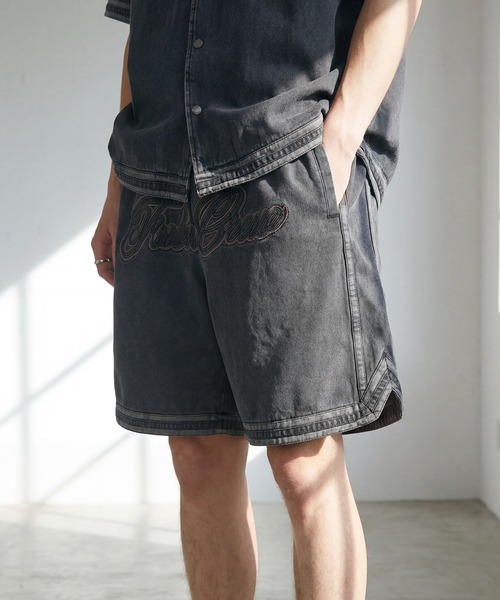 FUBU( フブ)の「【FUBU/フブ】DENIM WARM UP SHORTS/デニムバギーショーツ(デニムパンツ・メンズ・ライトブルー/ブラック・L/M/XL)」の2枚目の写真