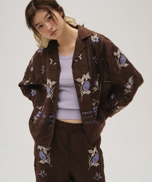 TODAYFUL(トゥデイフル)の「TODAYFUL Embroidery Patchwork Shirts(シャツ/ブラウス・レディース・ブラック/ベージュ/エンジ・FREE)」の17枚目の写真