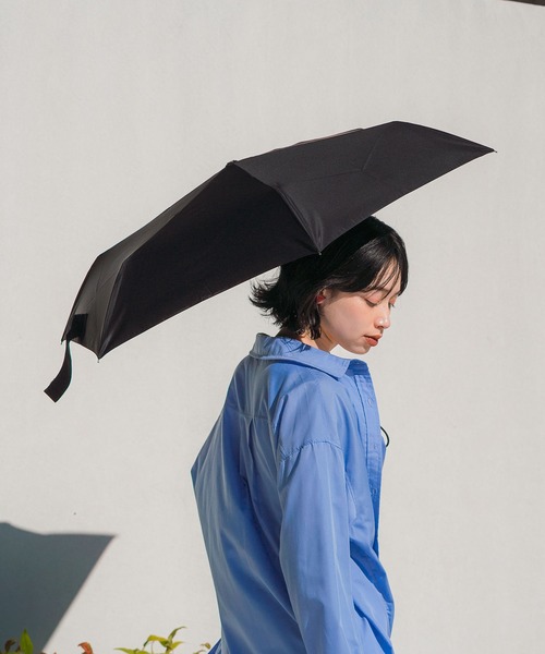 ORiental TRaffic(オリエンタルトラフィック)の「完全遮光 100% ワンタッチ 自動開閉 日傘 晴雨兼用 UVカット100% 軽量 220g 折りたたみ コンパクト 無地 通勤 / G-0601(折りたたみ傘・レディース・ブラック/ホワイト/ブルー/イエロー/ピンク/ブルー系/ピンク系/ブラック×ホワイト・フリ-)」の2枚目の写真