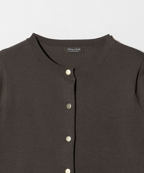 A DAY IN THE LIFE UNITED ARROWS(アデイインザライフユナイテッドアローズ)の「メタルボタン カーディガンジャケット ショートスリーブ ‐ウォッシャブル‐<A DAY IN THE LIFE>(ニット/セーター・レディース・ブラック/ライトグレー/ダークブラウン/ネイビー・FREE)」の17枚目の写真