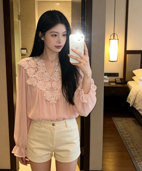 Aelina(エリナ)の「Vネックパンチングレースパッチワークシフォンシャツ(シャツ/ブラウス・レディース・ベージュ/ピンク/ブルー・FREE)」の12枚目の写真