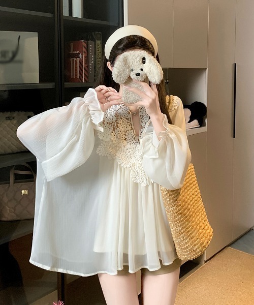 Aelina(エリナ)の「Vネックパンチングレースパッチワークシフォンシャツ(シャツ/ブラウス・レディース・ベージュ/ピンク/ブルー・FREE)」の4枚目の写真