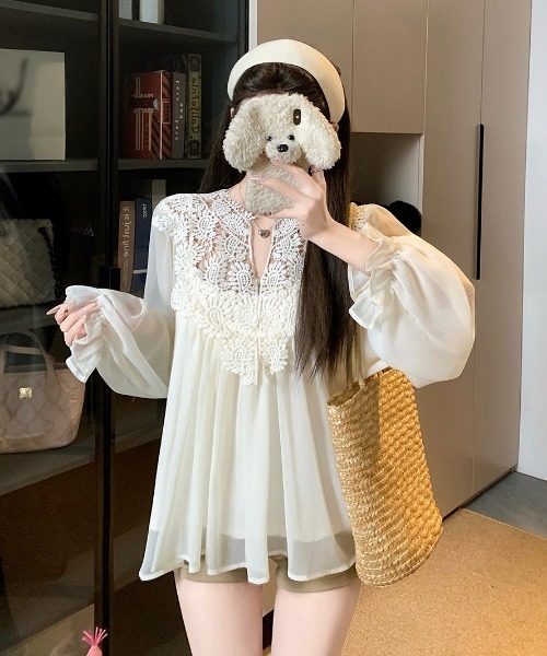 Aelina(エリナ)の「Vネックパンチングレースパッチワークシフォンシャツ(シャツ/ブラウス・レディース・ベージュ/ピンク/ブルー・FREE)」の7枚目の写真