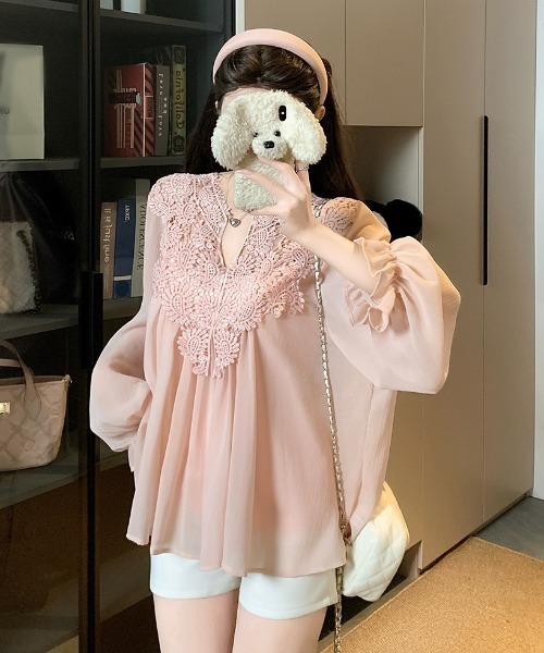 Aelina(エリナ)の「Vネックパンチングレースパッチワークシフォンシャツ(シャツ/ブラウス・レディース・ベージュ/ピンク/ブルー・FREE)」の16枚目の写真