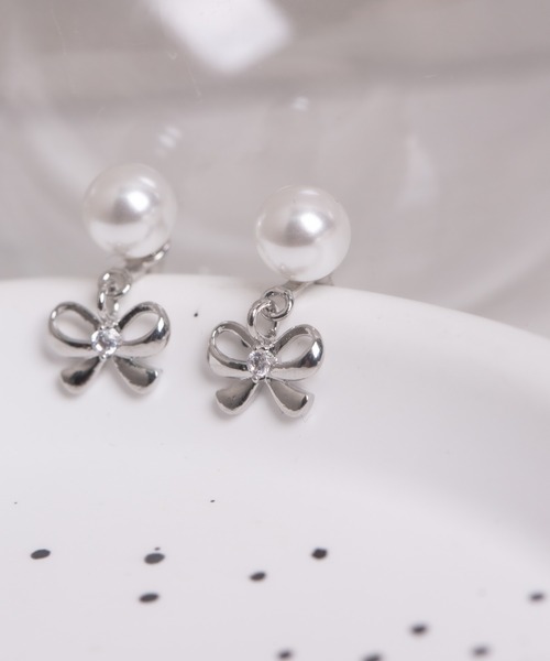 Peony（ピオニー）の「【Peony/ピオニー】パールドロップリボンピアス【アレルギー対応】（ピアス（両耳用）・レディース・ピンクゴールド/シルバー・FREE）」の2枚目の写真
