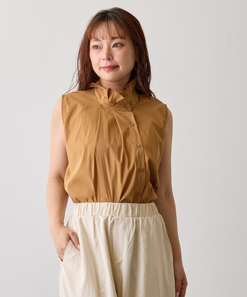 H.TOKYO(エイチトウキョウ)の「アシンメトリーネックデザインノースリーブブラウス(シャツ/ブラウス・レディース・ブラック/ベージュ/ホワイト・SMALL/MEDIUM/LARGE)」の3枚目の写真