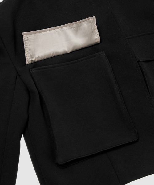 GURTWEIN( ガーウィン)の「Patch-pocket cropped boxy jacket(ノーカラージャケット・レディース・ブラック・36)」の7枚目の写真