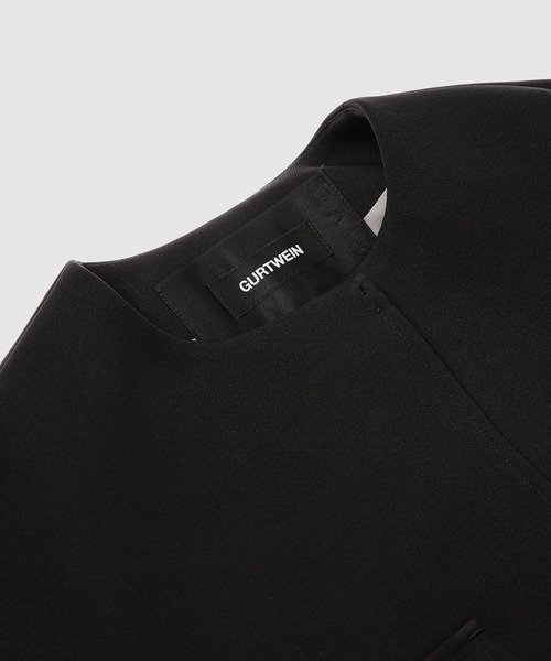 GURTWEIN( ガーウィン)の「Patch-pocket cropped boxy jacket(ノーカラージャケット・レディース・ブラック・36)」の4枚目の写真