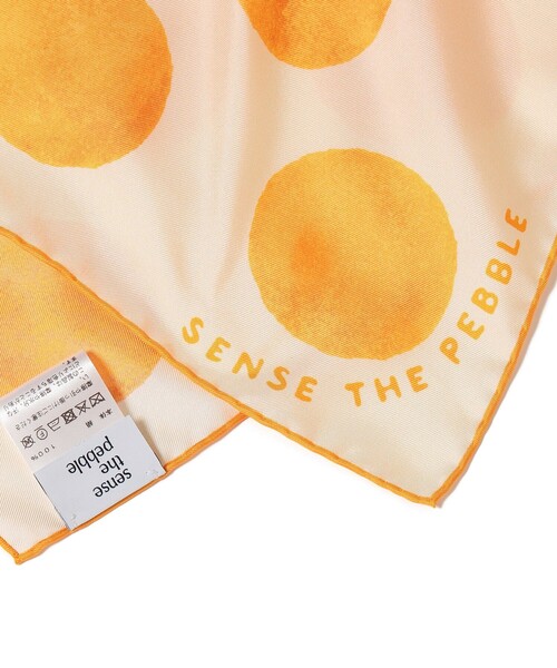Demi-Luxe BEAMS(デミルクス ビームス)の「sense the pebble / ビッグ ポルカドット スカーフ(ストール/ショール・レディース・オレンジ/イエロー・ONE SIZE)」の8枚目の写真