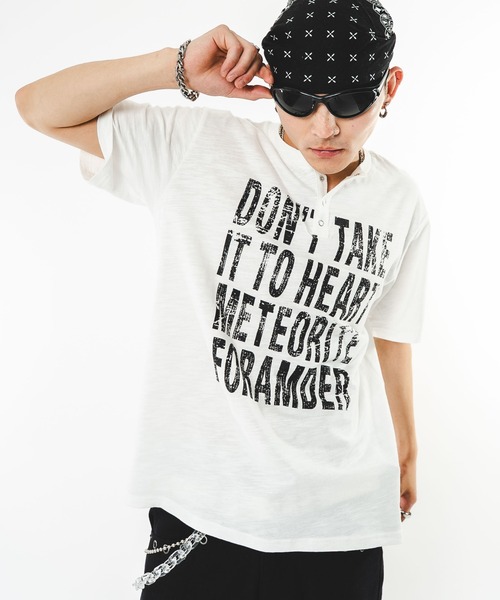 SHORT ROUND(ショートラウンド)の「SHORT ROUND/【26年春夏新作】ビッグロゴスラブヘンリーネックT(Tシャツ/カットソー・メンズ・ベージュ/ホワイト・FREE)」の1枚目の写真