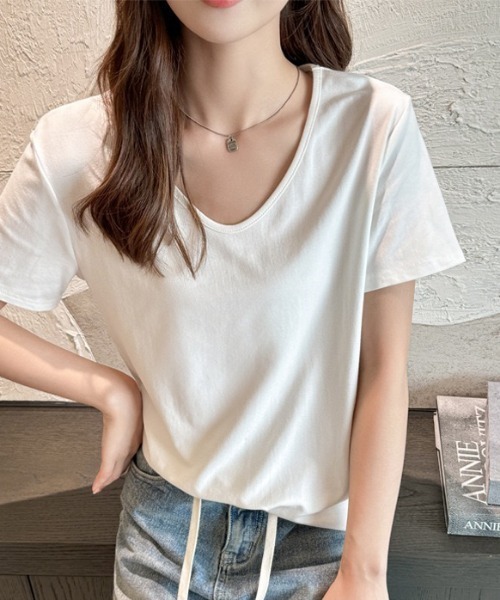 NANEA（ナネア）の「Vネック半袖Tシャツ（Tシャツ/カットソー・レディース・ブラック/ホワイト・LARGE/MEDIUM/SMALL）」の4枚目の写真