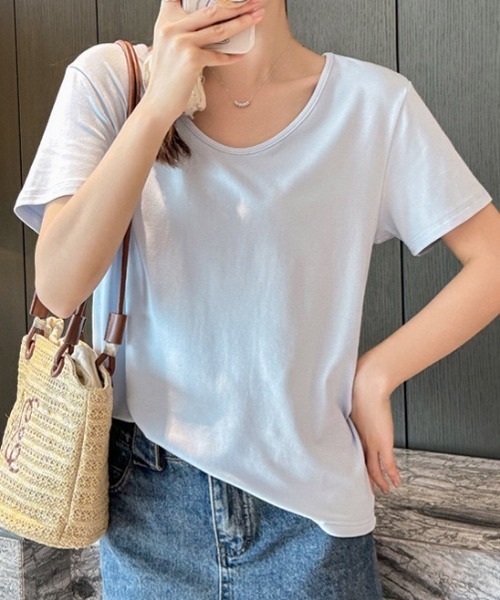 NANEA（ナネア）の「Vネック半袖Tシャツ（Tシャツ/カットソー・レディース・ブラック/ホワイト・LARGE/MEDIUM/SMALL）」の5枚目の写真