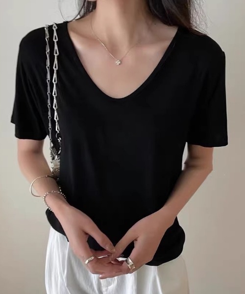 NANEA（ナネア）の「Vネック半袖Tシャツ（Tシャツ/カットソー・レディース・ブラック/ホワイト・LARGE/MEDIUM/SMALL）」の12枚目の写真
